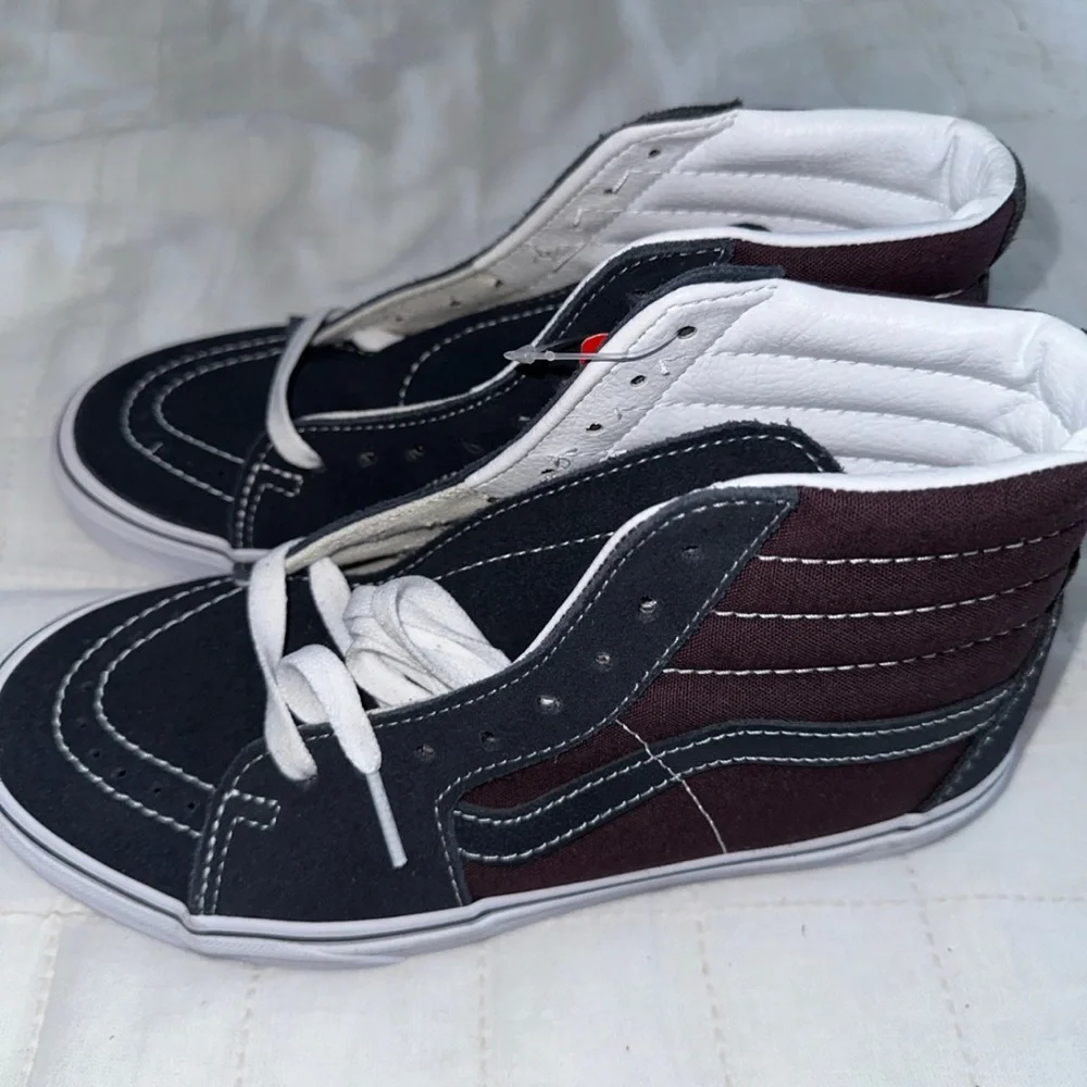 Vans - Picture 3 of 5